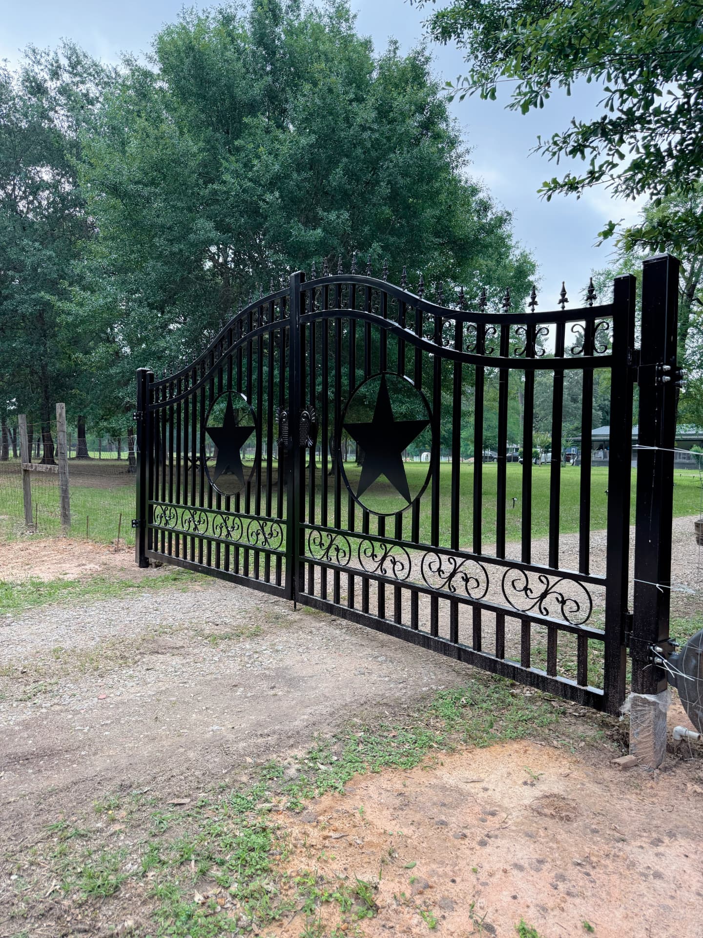 Texas Star Swing Gate · 16 ft · In Stock