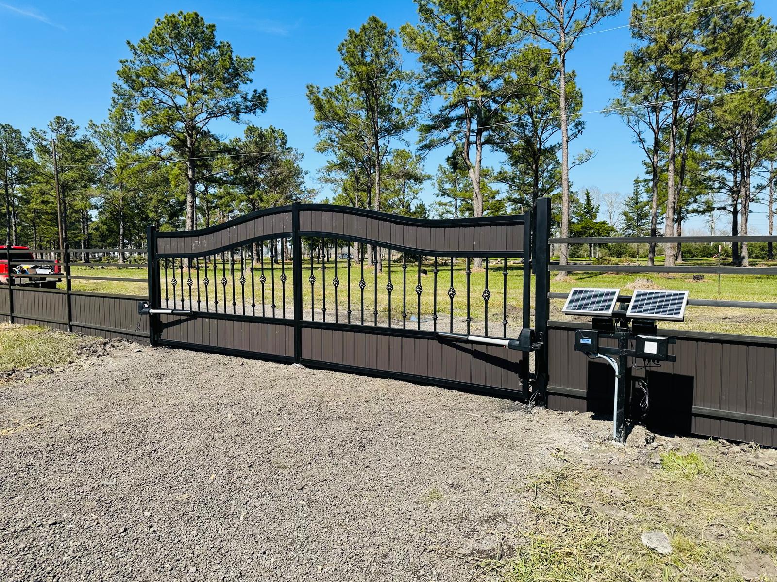 Arched swing gate with solar Topens operator